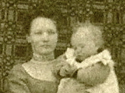 Effie Irene Stancil with her mother Eva Stancil in 1902.